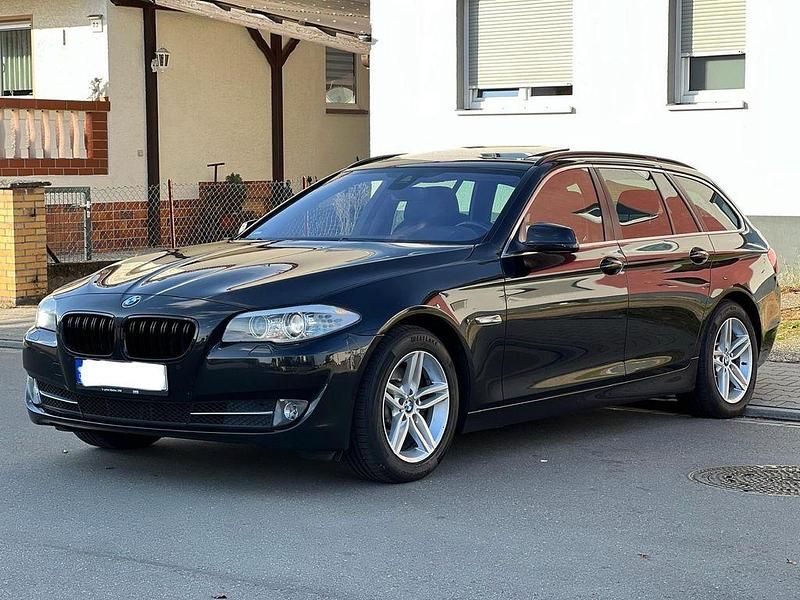Gebraucht BMW 520 184 PS (135 kW) 2012 Schwarz Kombi