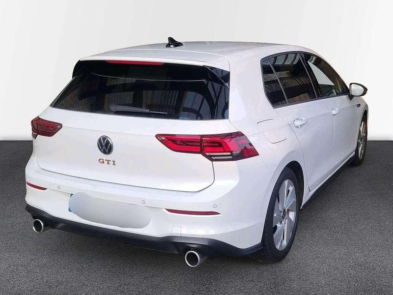 Gebraucht VW Golf VIII GTI 245 PS (180 kW) 2024 Oryxweiß perlmutteffekt Kleinwagen