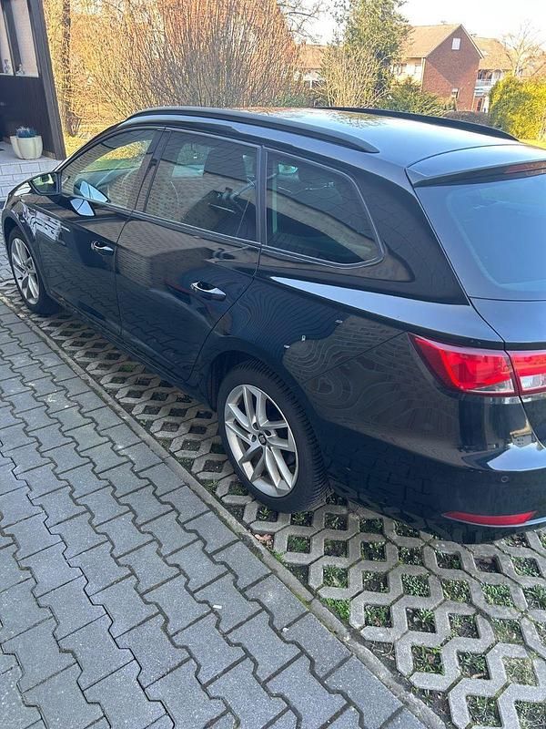 Usata Seat Leon FR 116 CV (85 kW) 2020 Nero Station wagon