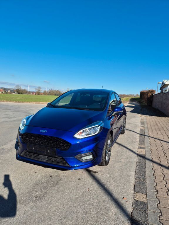 Blau Gebraucht 2018 Ford Fiesta ST-Line Kleinwagen | 9.999 € - Bild 1/4