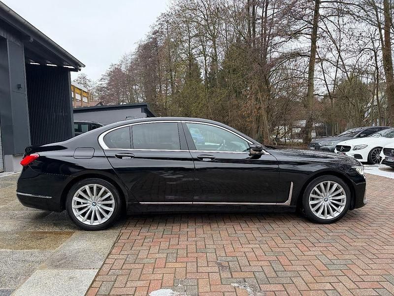 Gebraucht BMW 730 Sport Line 265 PS (194 kW) 2020 Schwarz Limousine