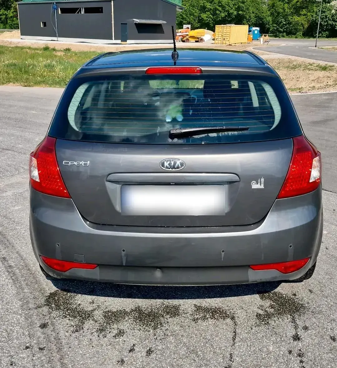 Używany Kia Ceed 90 KM (66 kW) 2011 Szary Hatchback