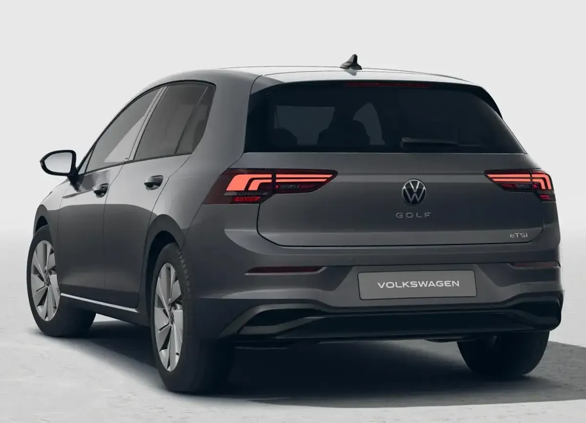 Nowe VW Golf VIII 150 KM (110 kW) 2026 Szary Sedan/Limuzyna