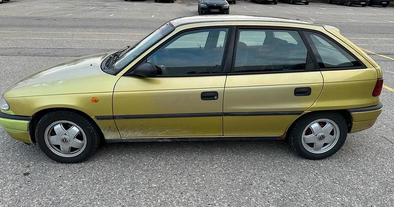 Gebraucht Opel Astra 101 PS (74 kW) 1998 Gelb Kombi