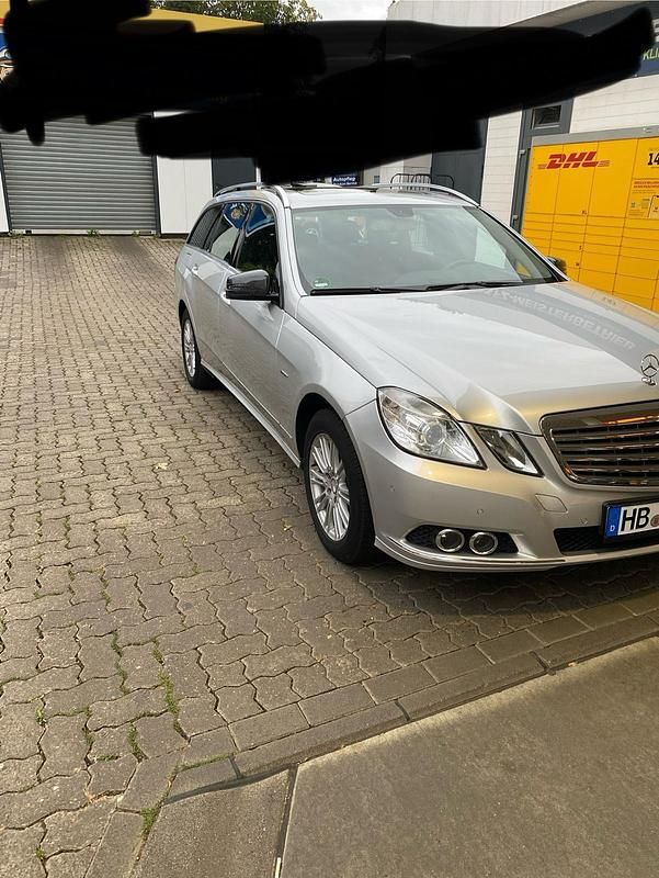 Grau Gebraucht 2011 Mercedes E200 Kombi | 8.700 € (Superpreis) - Bild 1/4