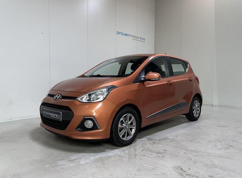 Gebraucht Hyundai i10 67 PS (49 kW) 2015 Orange Kleinwagen