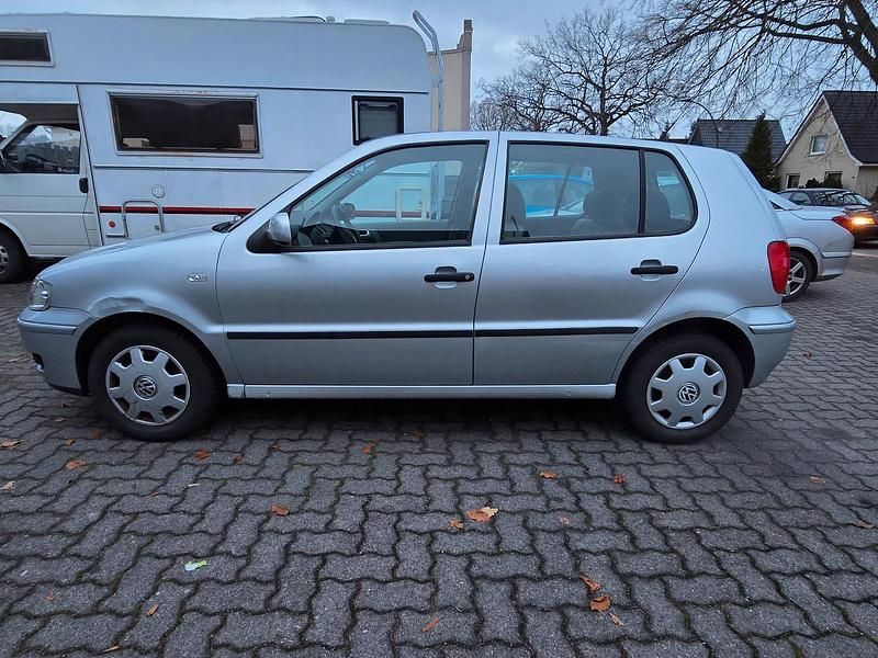 Gebraucht VW Polo 60 PS (44 kW) 2001 Silber Kleinwagen