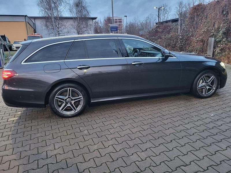Gebraucht Mercedes E300 AMG line 305 PS (224 kW) 2021 Schwarz Kombi