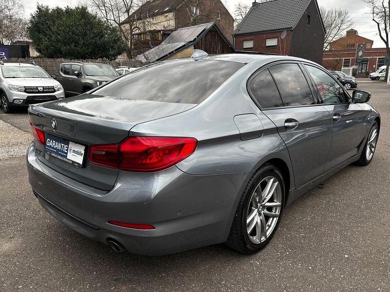 Gebraucht BMW 520 Sport Line 190 PS (139 kW) 2018 Blau Limousine