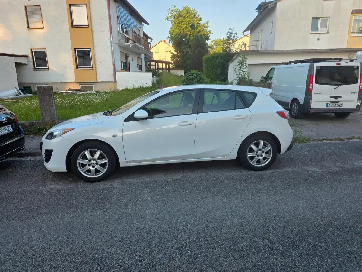 Gebraucht Mazda 3 105 PS (77 kW) 2009 Weiß Kleinwagen