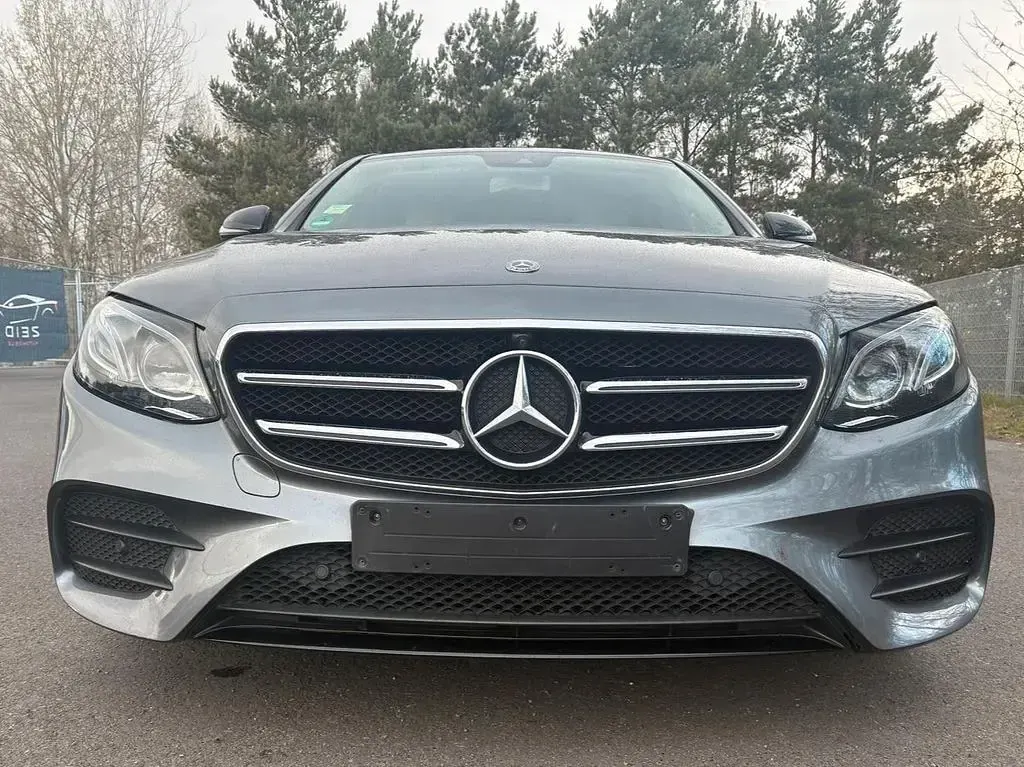 Gebraucht Mercedes E220 AMG line 194 PS (142 kW) 2018 Grau Limousine