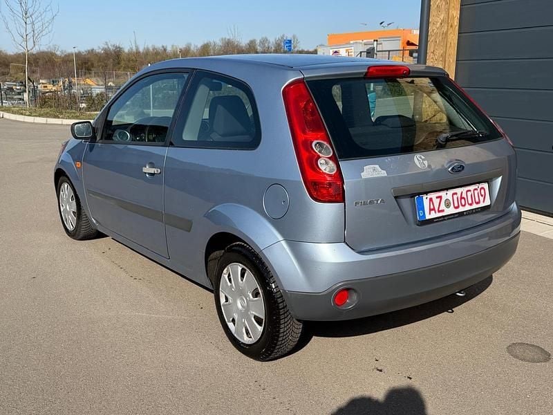 Gebraucht Ford Fiesta 60 PS (44 kW) 2005 Silber Kleinwagen