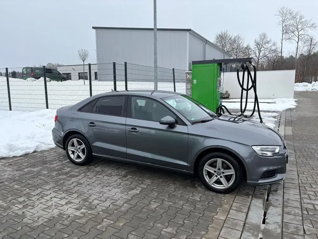 Gebraucht Audi A3 Design 150 PS (110 kW) 2018 Grau Limousine