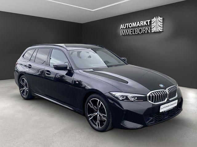 Black sapphire metallic Gebraucht 2023 BMW 320 M Sport Kombi | 37.700 € (Fairer Preis) - Bild 1/4