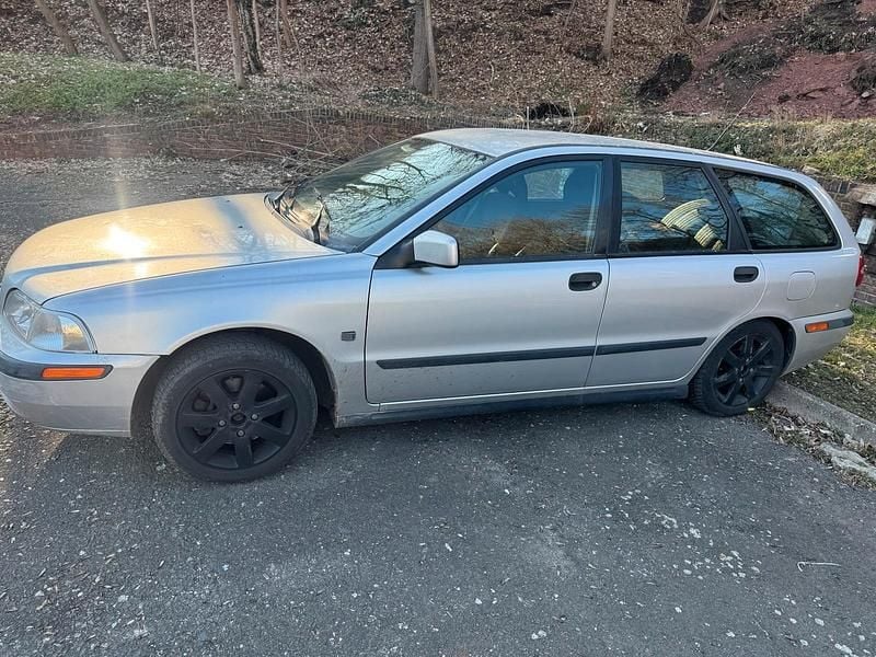 Gebraucht Volvo V40 90 PS (66 kW) 2000 Silber Kombi