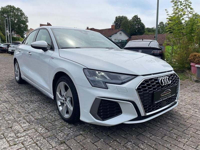 Weiß Gebraucht 2022 Audi A3 S-Line Limousine | 24.590 € (Superpreis) - Bild 1/4