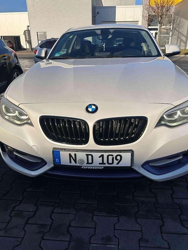 Weiß Gebraucht 2014 BMW 220 Sport Line Coupé | 9.999 € - Bild 1/4