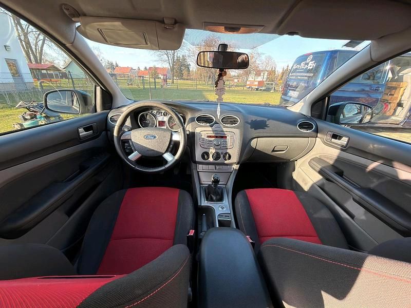 Gebraucht Ford Focus 116 PS (85 kW) 2008 Schwarz Limousine