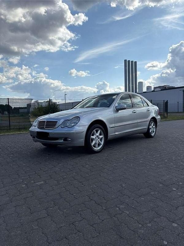 Grau Gebraucht 2004 Mercedes C270 Elegance Limousine | 4.999 € (Etwas zu teuer) - Bild 1/4