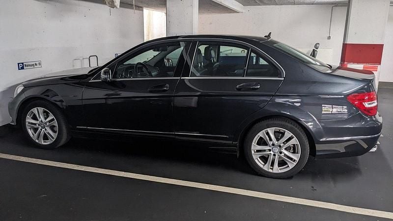 Schwarz Gebraucht 2013 Mercedes C200 Limousine | 12.900 € (Fairer Preis) - Bild 1/4