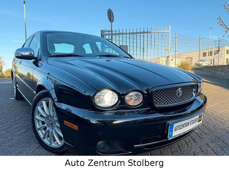 Schwarz Gebraucht 2009 Jaguar X-type Executive Limousine | 9.750 € - Bild 1/4