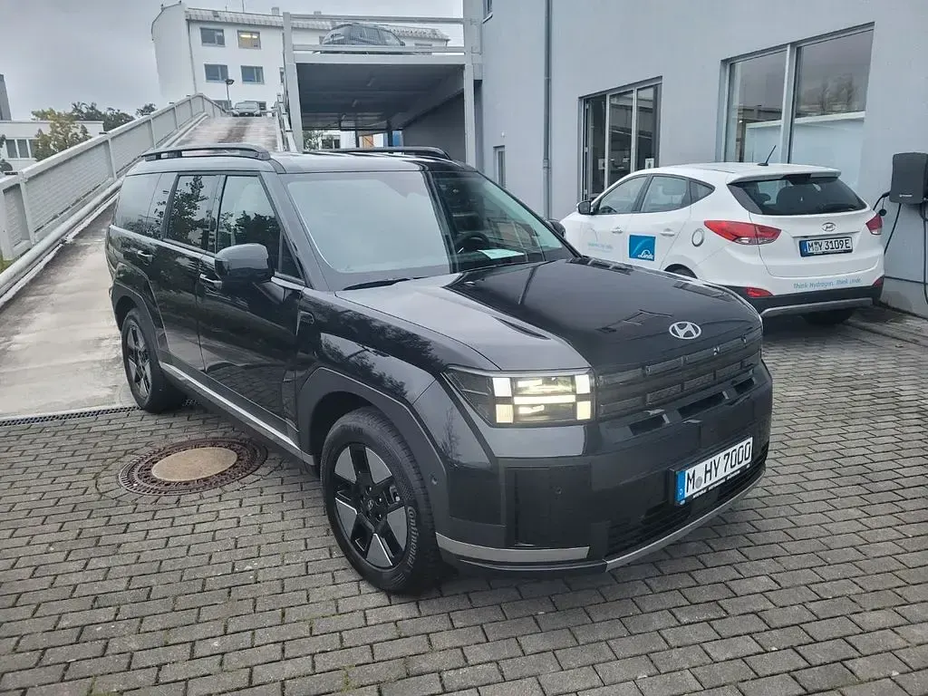 Gebraucht Hyundai Santa Fe Intro Edition 215 PS (158 kW) 2025 Abyss black / mic SUV
