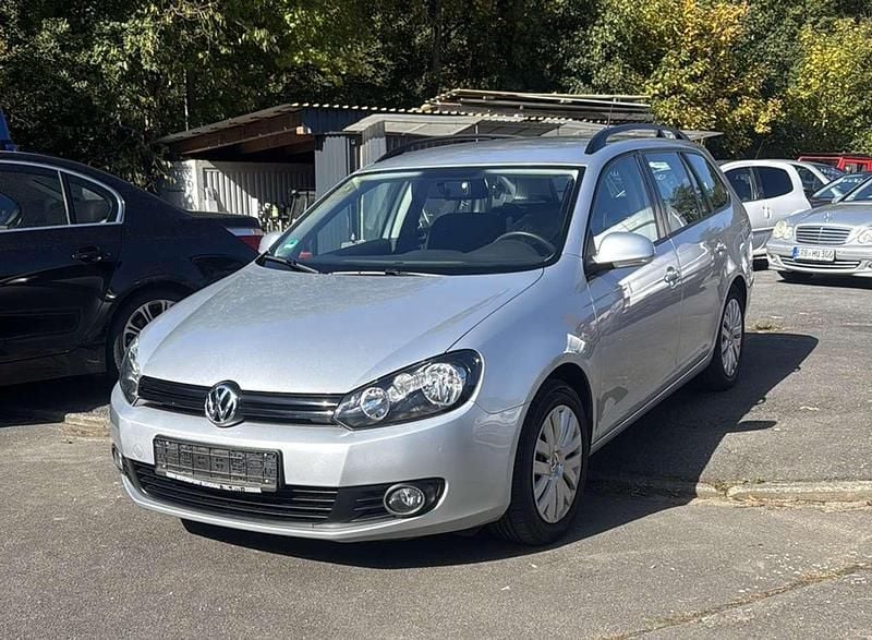 Reflexsilber Gebraucht 2013 VW Golf VII Trendline Kombi | 9.600 € (Guter Preis) - Bild 1/4