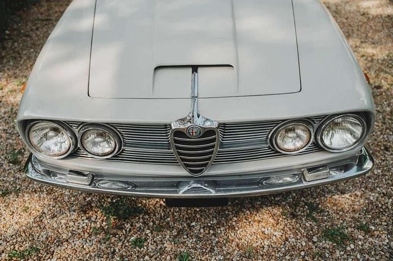 Grau Gebraucht 1962 Alfa Romeo 2600 Sprint Coupé | 39.000 € - Bild 1/4
