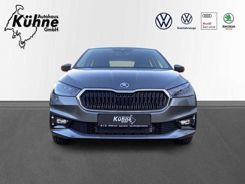 Neu Skoda Fabia Essence 95 PS (69 kW) 2025 Grau Limousine