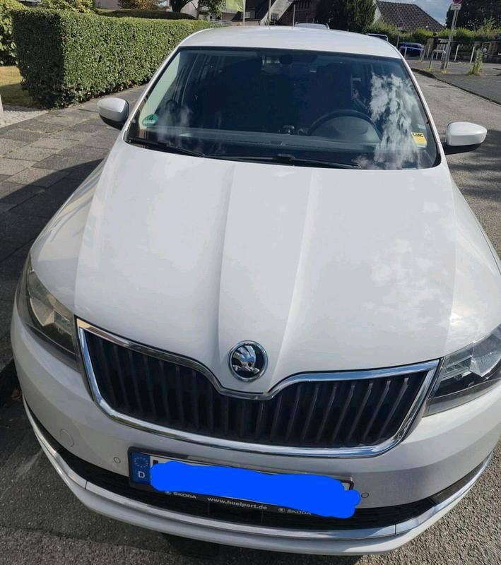 Weiß Gebraucht 2018 Skoda Rapid Ambition Limousine | 9.500 € (Guter Preis) - Bild 1/4