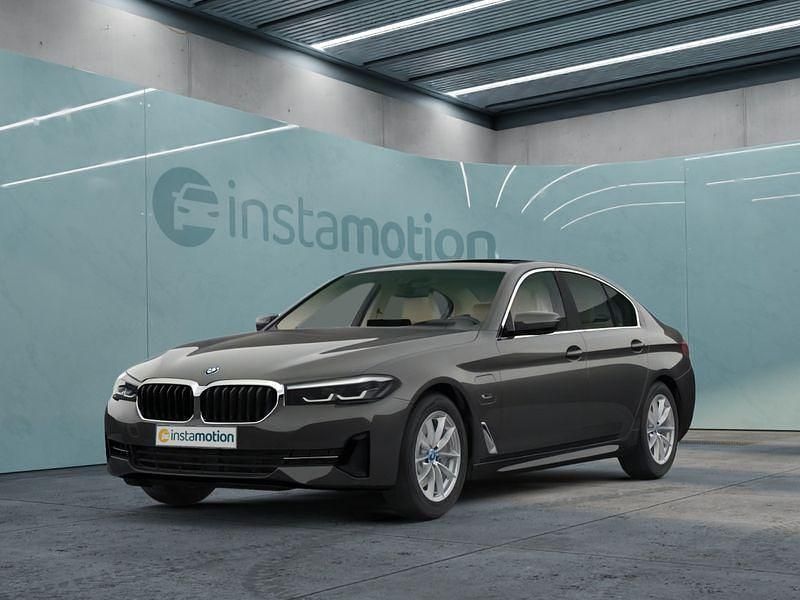 Grau Gebraucht 2022 BMW 520 Limousine | 32.649 € (Guter Preis) - Bild 1/4