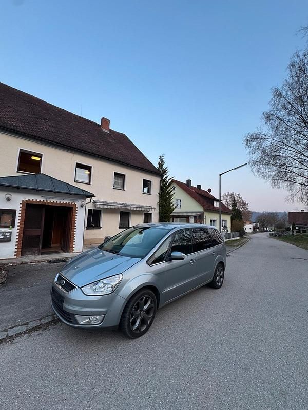 Gebraucht Ford Galaxy 140 PS (102 kW) 2010 Silber Van / Kleinbus