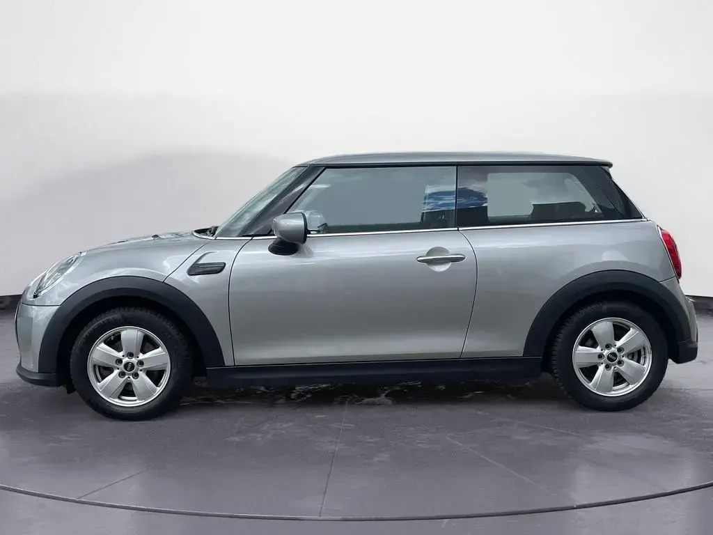 Używany Mini Cooper Essential 136 KM (100 kW) 2023 Srebrny Hatchback