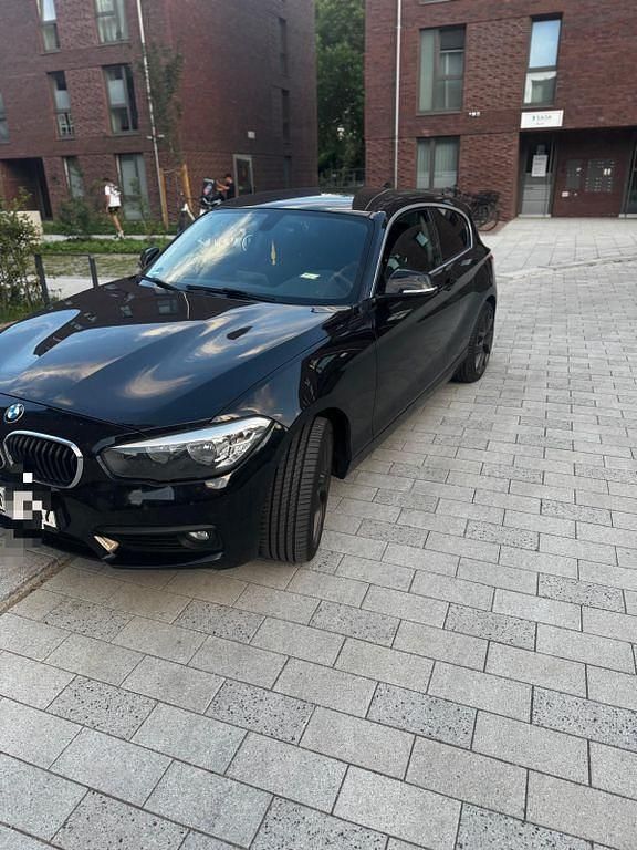 Schwarz Gebraucht 2018 BMW 118 Comfort Edition Kleinwagen | 15.900 € (Fairer Preis) - Bild 1/4