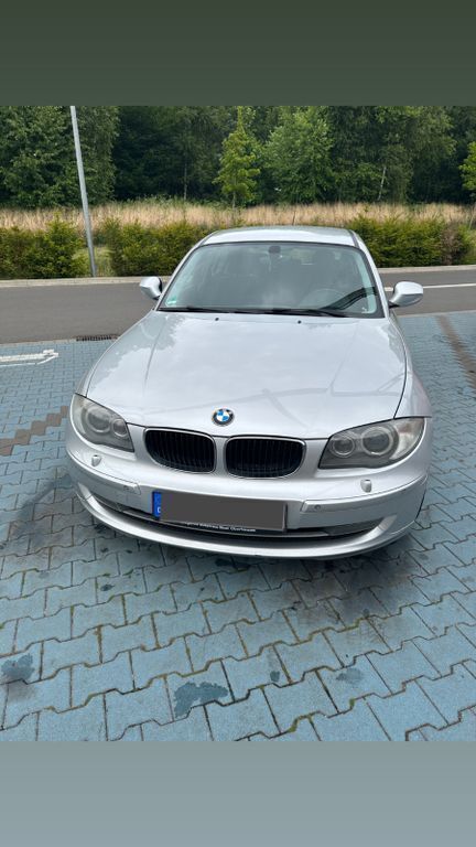 Silber Gebraucht 2011 BMW 116 Lifestyle Kleinwagen | 3.500 € (Fairer Preis) - Bild 1/4