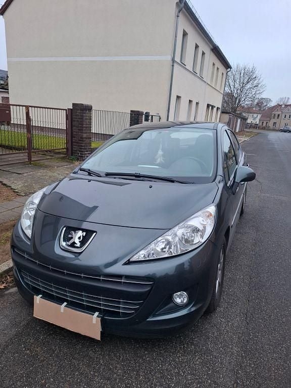 Gebraucht Peugeot 207 Forever 95 PS (69 kW) 2012 Grau Limousine