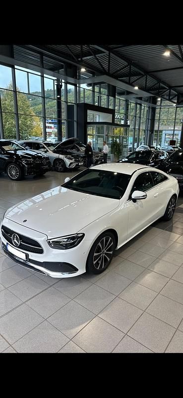 Weiß Gebraucht 2021 Mercedes 200 Coupé | 38.490 € (Fairer Preis) - Bild 1/4