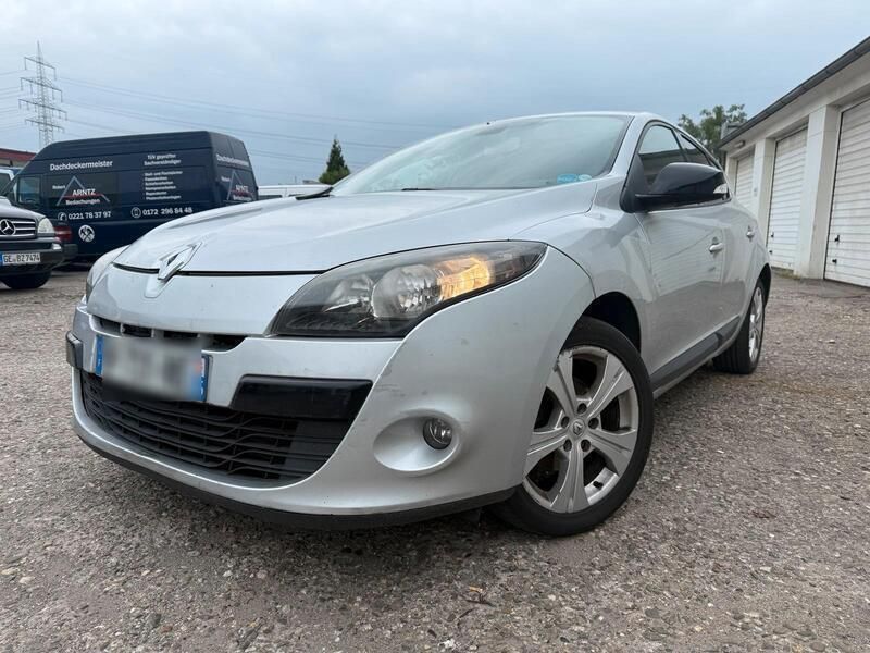 Silber Gebraucht 2011 Renault Mégane III Limousine | 1.400 € (Superpreis) - Bild 1/4