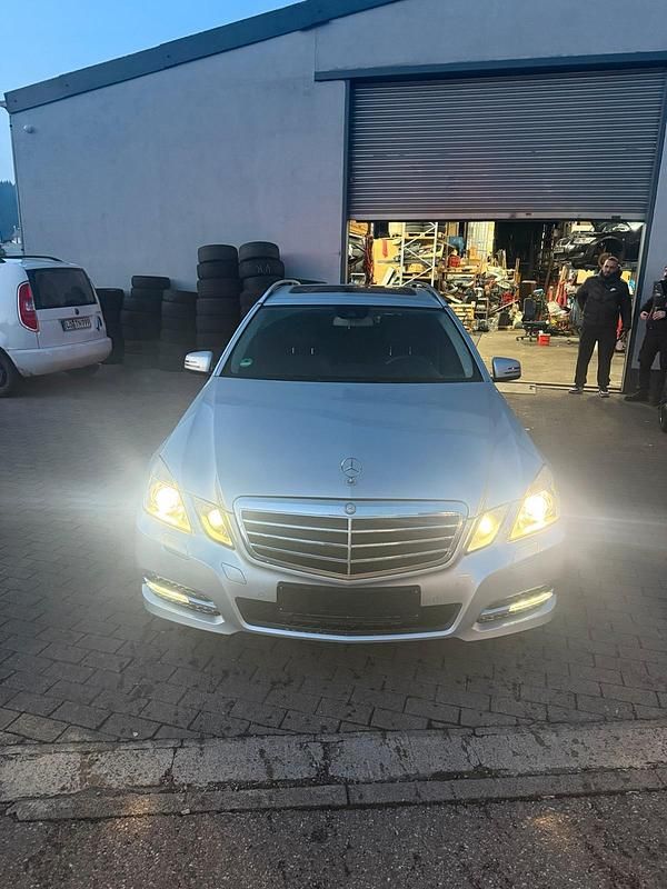 Gebraucht Mercedes E200 Avantgarde 184 PS (135 kW) 2010 Silber Kombi