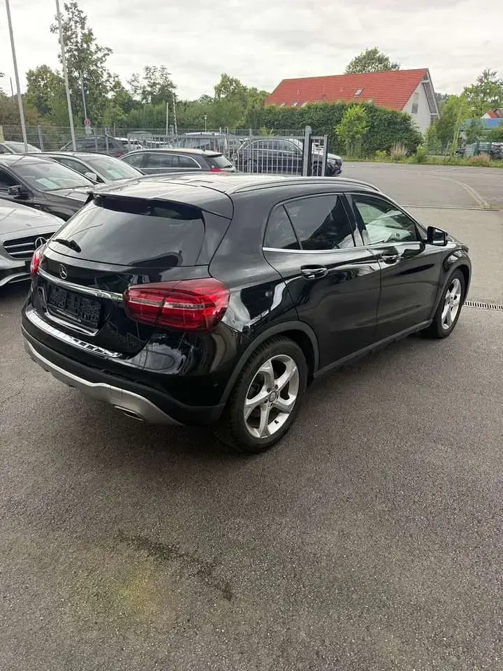 Gebraucht Mercedes GLA220 184 PS (135 kW) 2018 Schwarz SUV