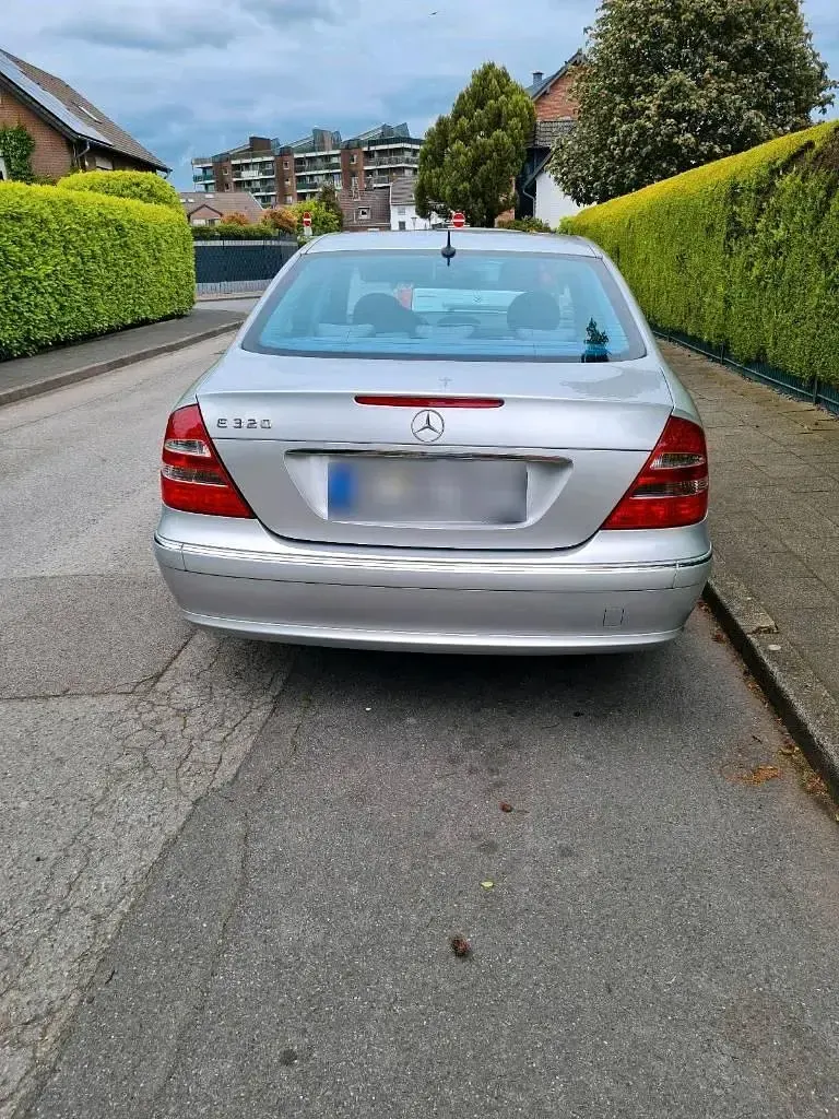 Gebraucht Mercedes E320 228 PS (167 kW) 2003 Silber Limousine