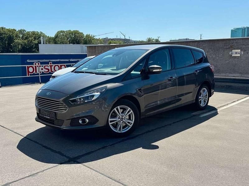 Grau Gebraucht 2018 Ford S-MAX Business Edition Van / Kleinbus | 6.000 € - Bild 1/4