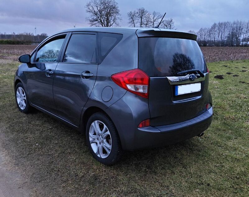 Gebraucht Subaru Trezia Comfort 90 PS (66 kW) 2012 Grau Kleinwagen