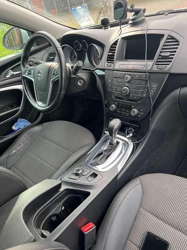 Gebraucht Opel Insignia 160 PS (117 kW) 2012 Silber Kombi