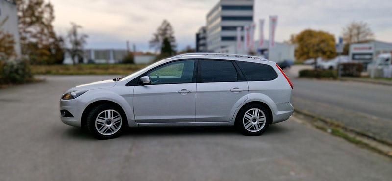 Silber Gebraucht 2010 Ford Focus Style Kombi | 2.700 € (Fairer Preis) - Bild 1/4