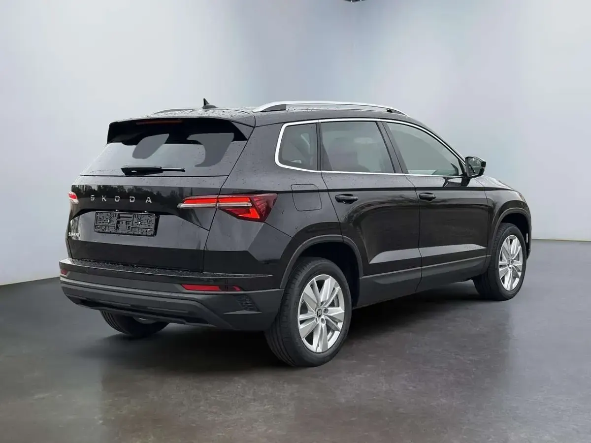 Neu Skoda Karoq Selection 150 PS (110 kW) 2026 Schwarzmagic perleffekt SUV