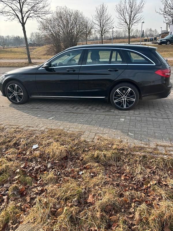 Gebraucht Mercedes E300 194 PS (142 kW) 2020 Schwarz Kombi