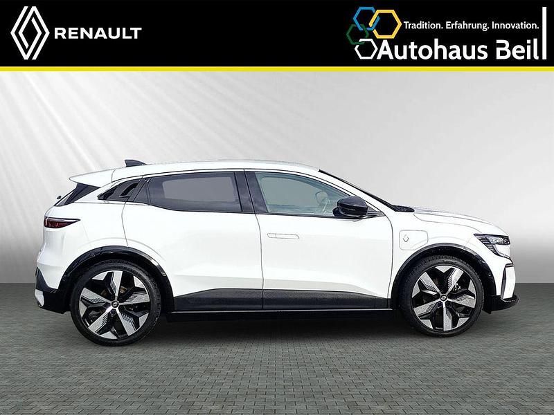 Używany Renault Megane E-Tech Techno 160 kW (218 KM) 2022 Biały Sedan/Limuzyna
