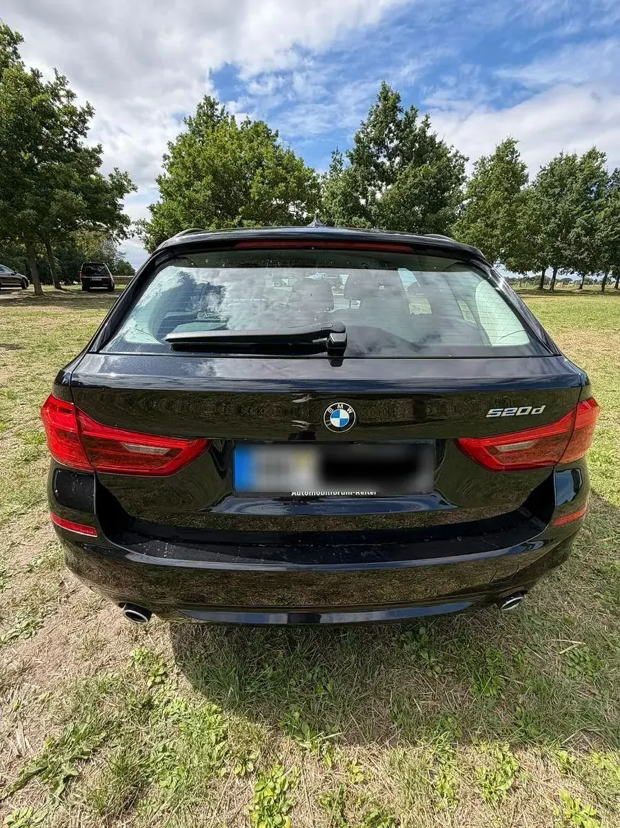 Gebraucht BMW 520 190 PS (139 kW) 2018 Schwarz Kombi