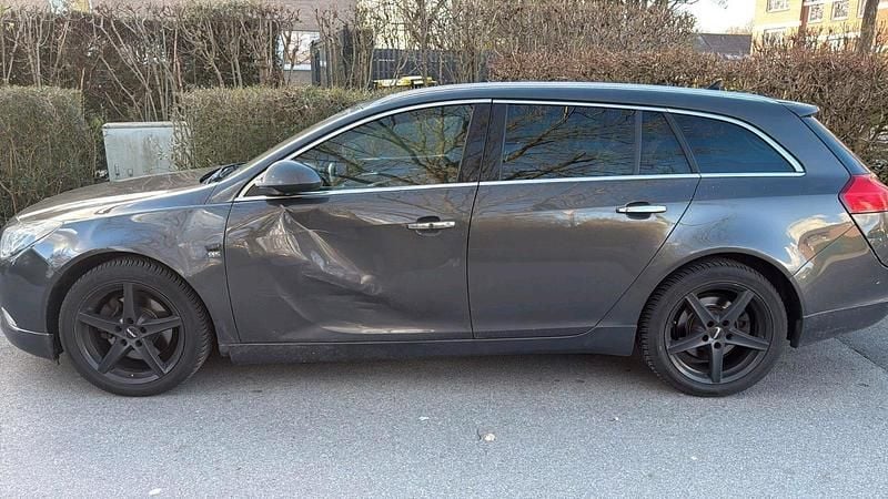 Gebraucht Opel Insignia 195 PS (143 kW) 2014 Grau Kombi